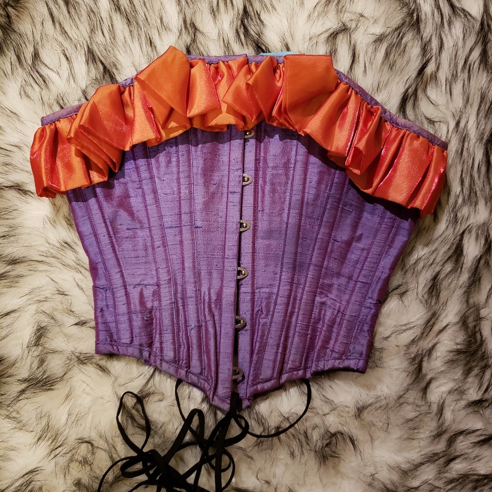Delicious corset masoch